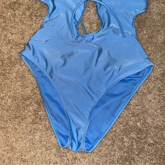 Shade and Shore Light Blue Monokini Keyhole One Piece Swimsuit, size Medium - Picture 3 of 7